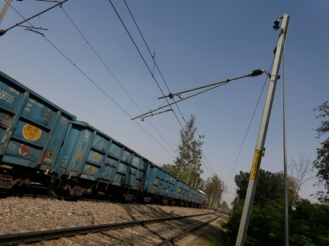 wire broke, rail track 2:35 hrs blocked