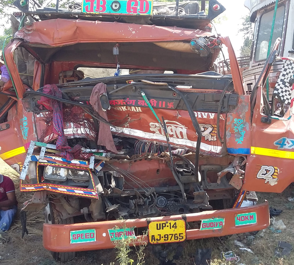 accident on highway, driver-cleaner dead