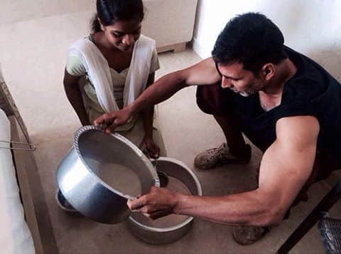 Akshay kumar's milkman photo viral on social media