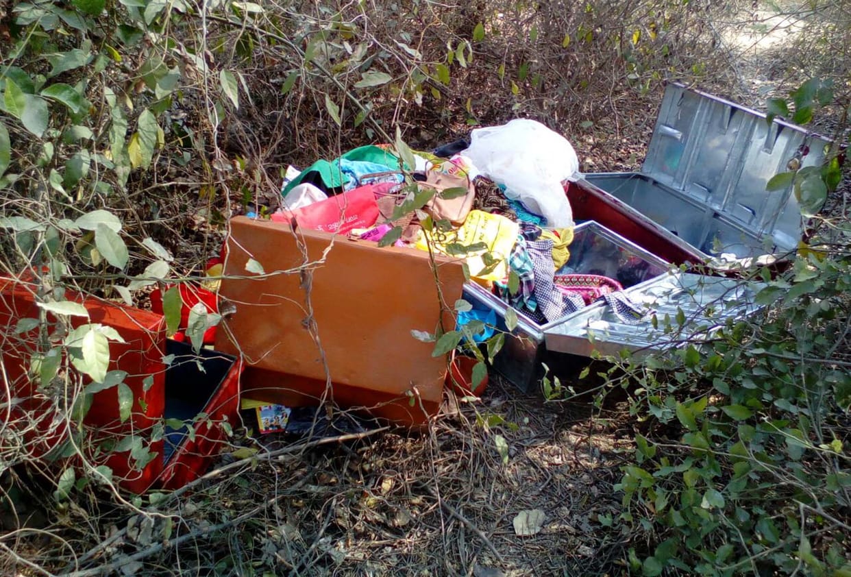 Cash , jewelry stolen , including two lakh