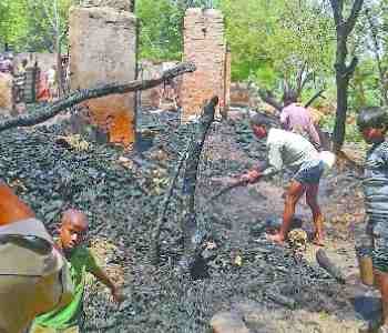 Burn alive the elderly, 65 houses to ashes