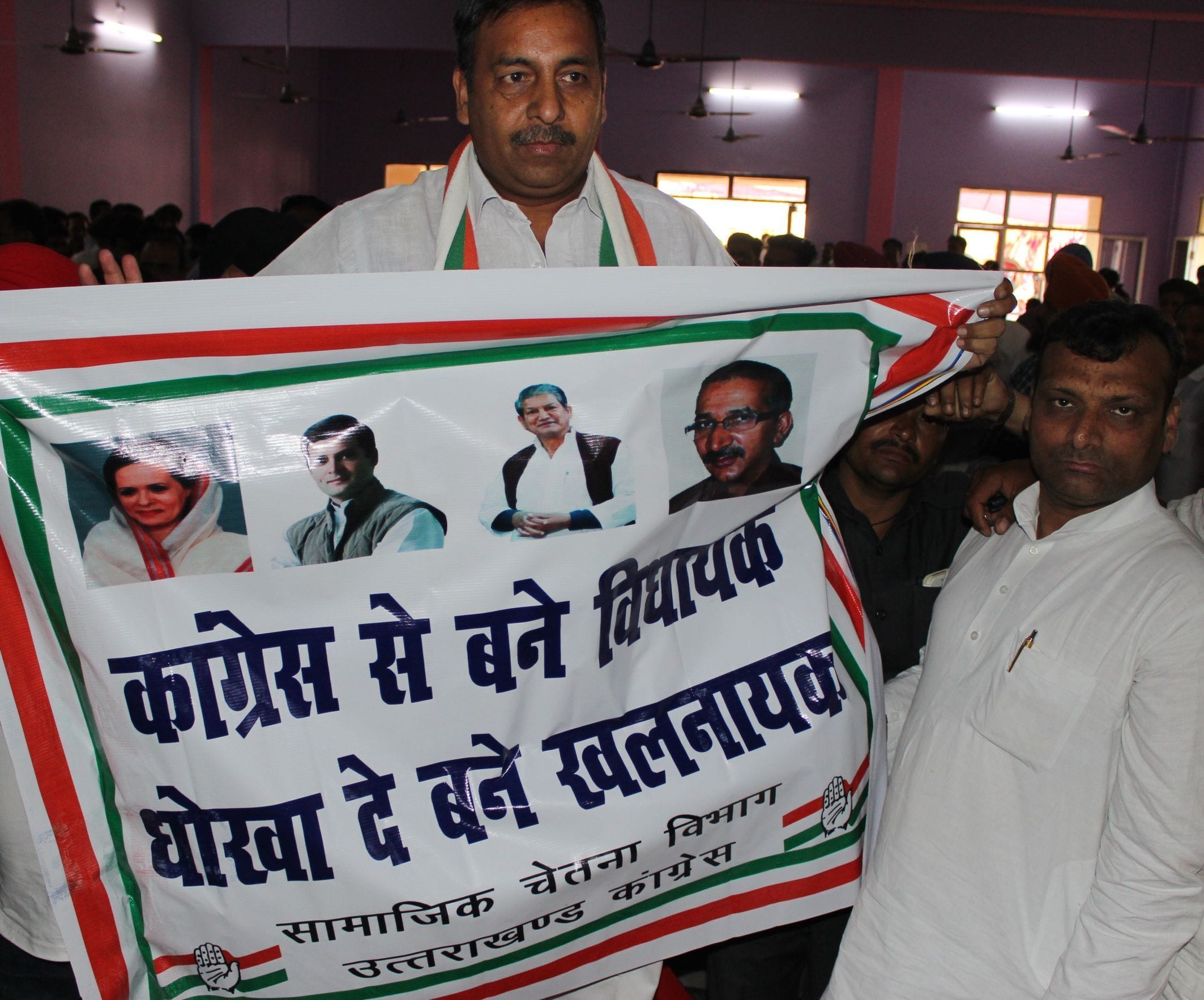 इंतकाम लेने को बहुगुणा की पिच पर हरीश रावत कर रहे 'बैटिंग' Harish