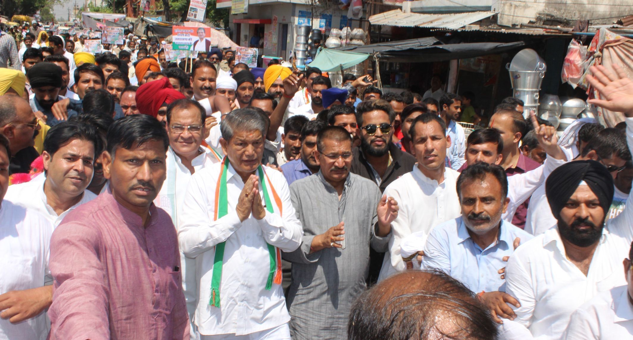 इंतकाम लेने को बहुगुणा की पिच पर हरीश रावत कर रहे 'बैटिंग' Harish