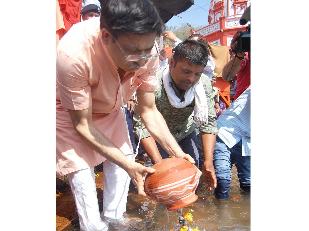 Lk Advani Wife's Ash Flown in haridwar