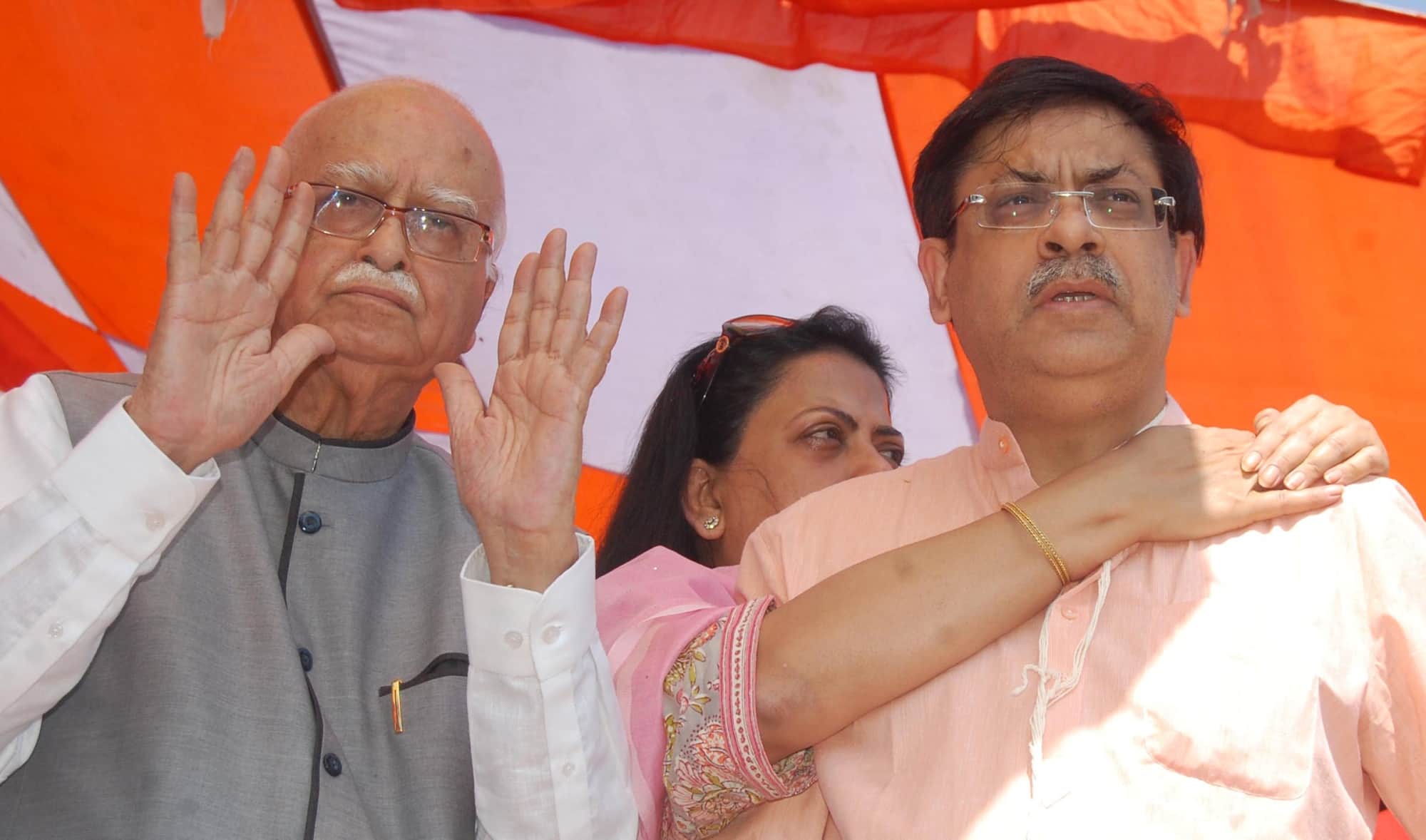 LK advani praises up cm yogi adityanath