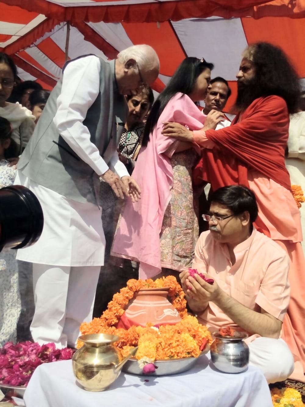 lk advani Wife's ashes flown in ganga at Haridwar