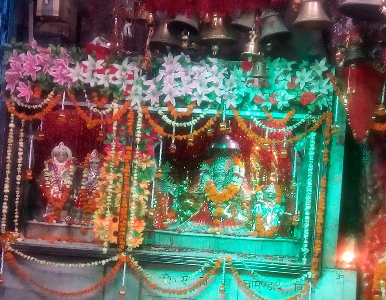 maata kooshmaanda kee pooja kar maan manautee