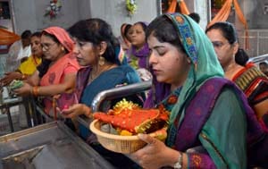 Jagdamba capital amid cheers were