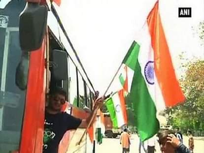 Youth marching to Srinagar's NIT detained at Lakhanpur