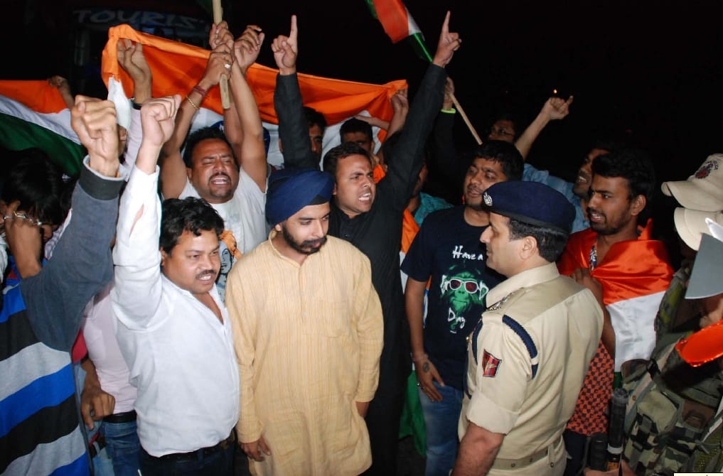 Young men were stopped at the border of Jammu and Kashmir