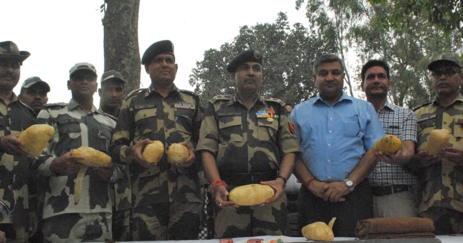 drug smuggling, drug racket, pak smugglers encounter, punjab bsf, amritsar encounter, punjab
