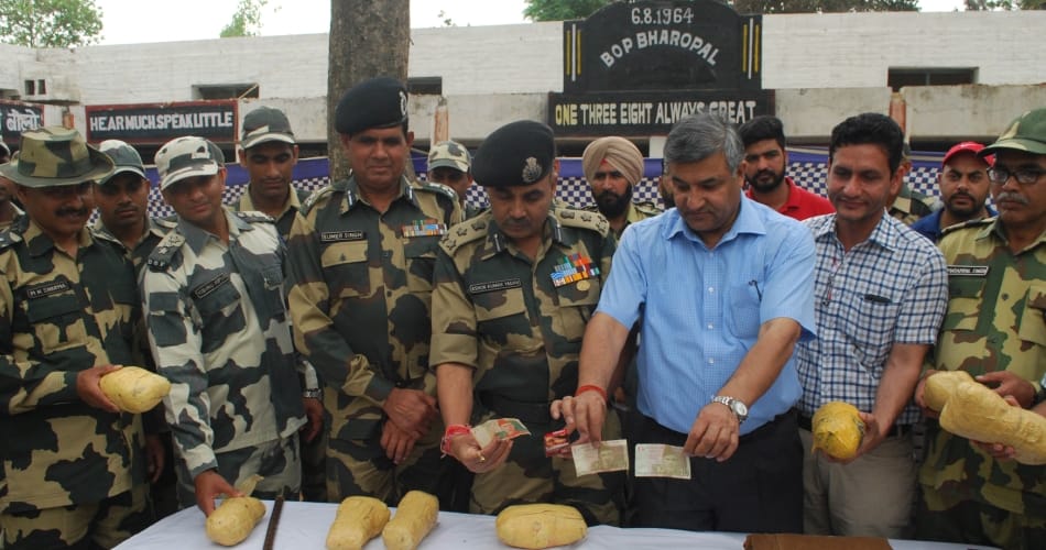 drug smuggling, drug racket, pak smugglers encounter, punjab bsf, amritsar encounter, punjab
