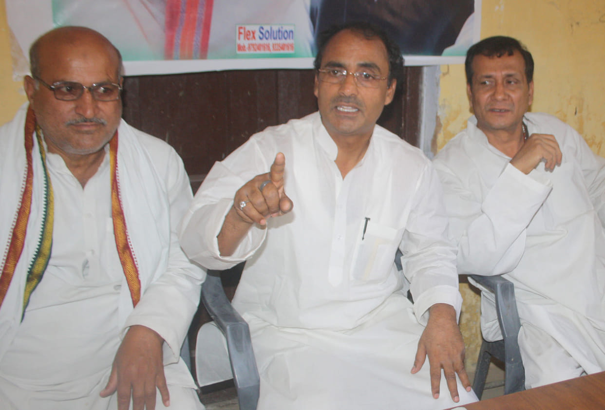 centre and state government cheated: congress