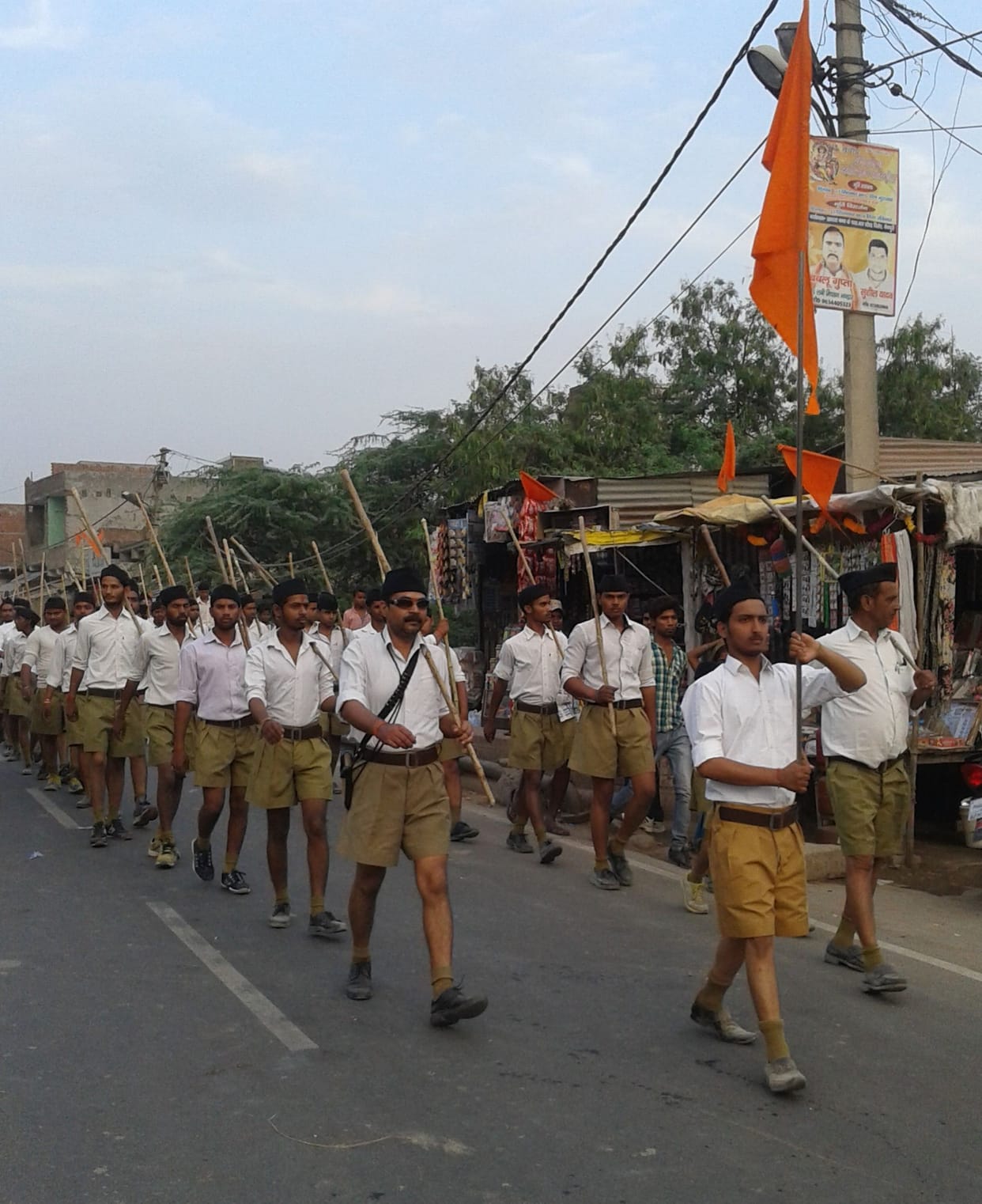  sadakon par dikhee sangh kee shakti
