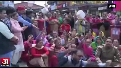 Shimla faces water crisis, residents protest on NH 88