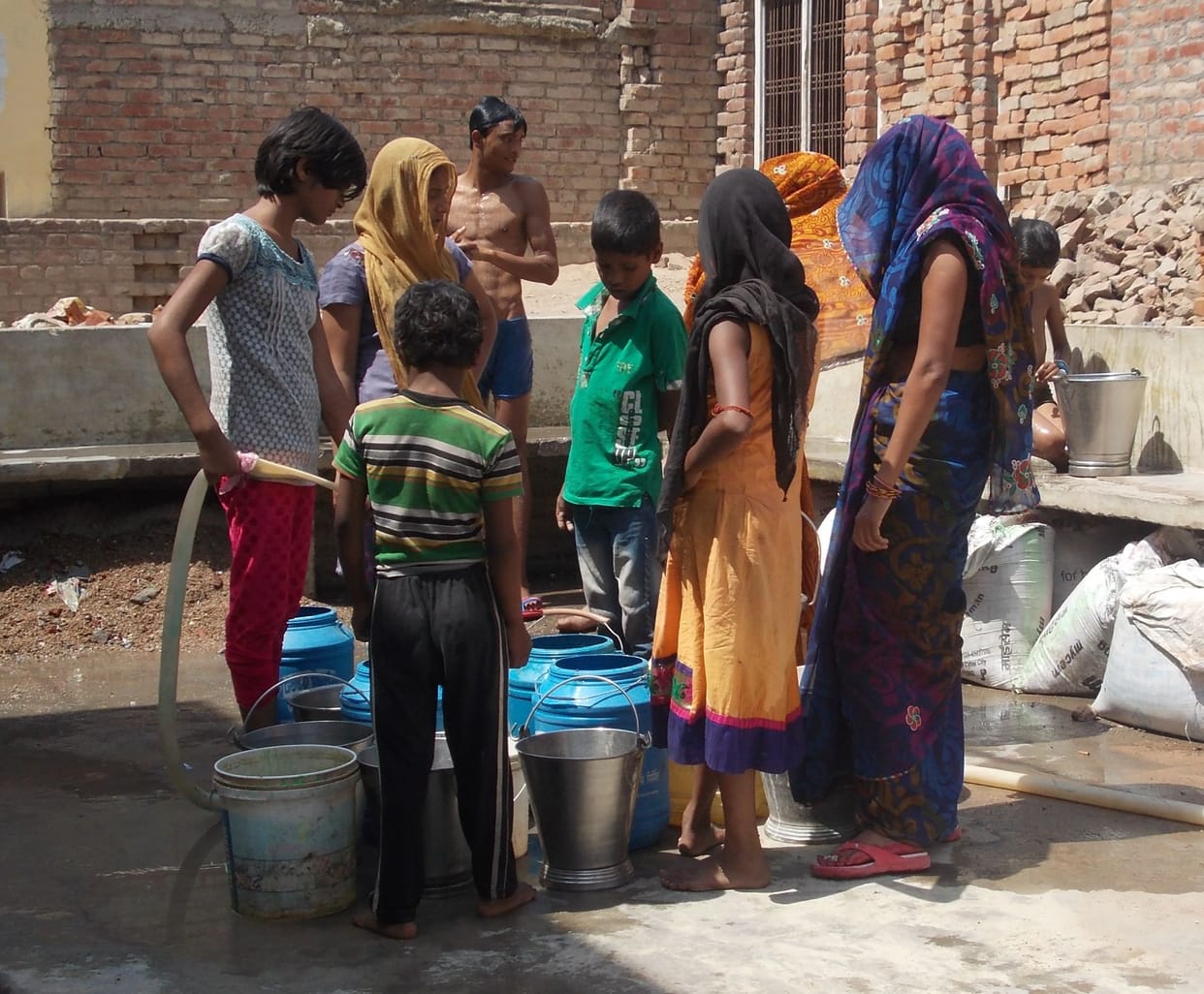 bheeshan garmee ke saath gaharaaya peyajal sankat