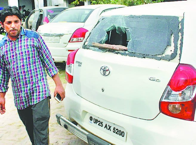 Councillor organically on the car windshield breaking , stone