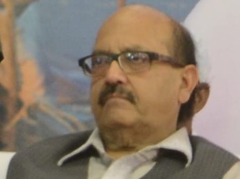 Amar Singh enjoys chat at Hazratganj in Lucknow.