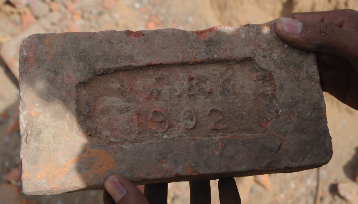 गढ़ी भगवंत में ईंटों का ढेर गिरने से वृद्ध की दबकर  मौत
