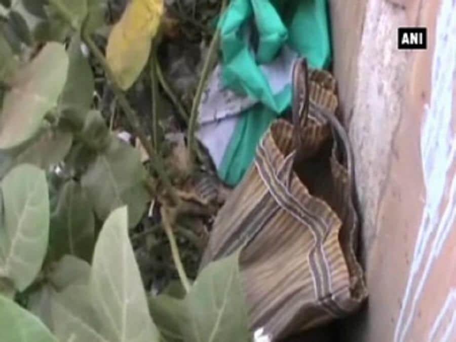 झोले में बम