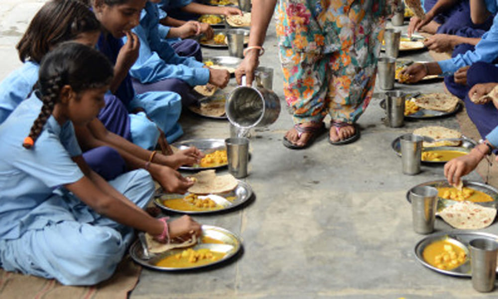 benefits of sitting on ground and eating the food