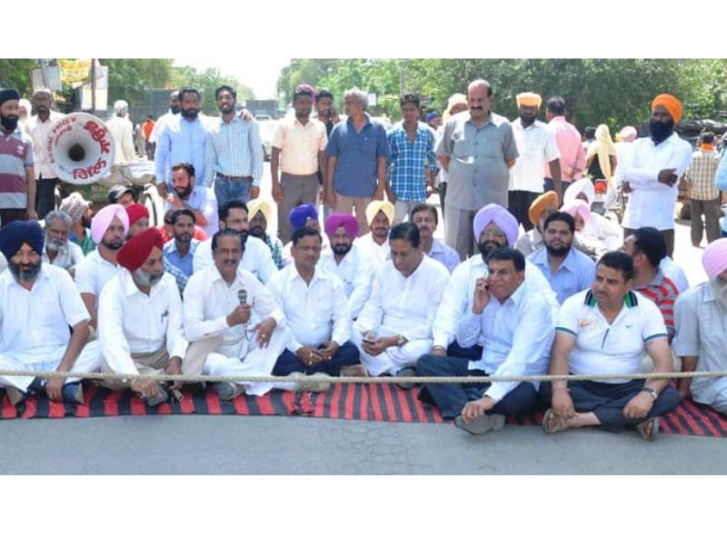 protest, batala protest, severage-road bad condition, batala, amritsar