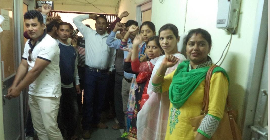 Gram Panchayat office officials Deepiaro lockout