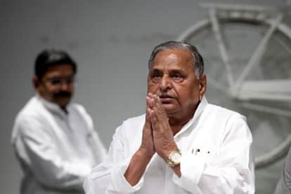 SP chief Mulayam Singh Yadav offensive photo on Facebook, case filed.