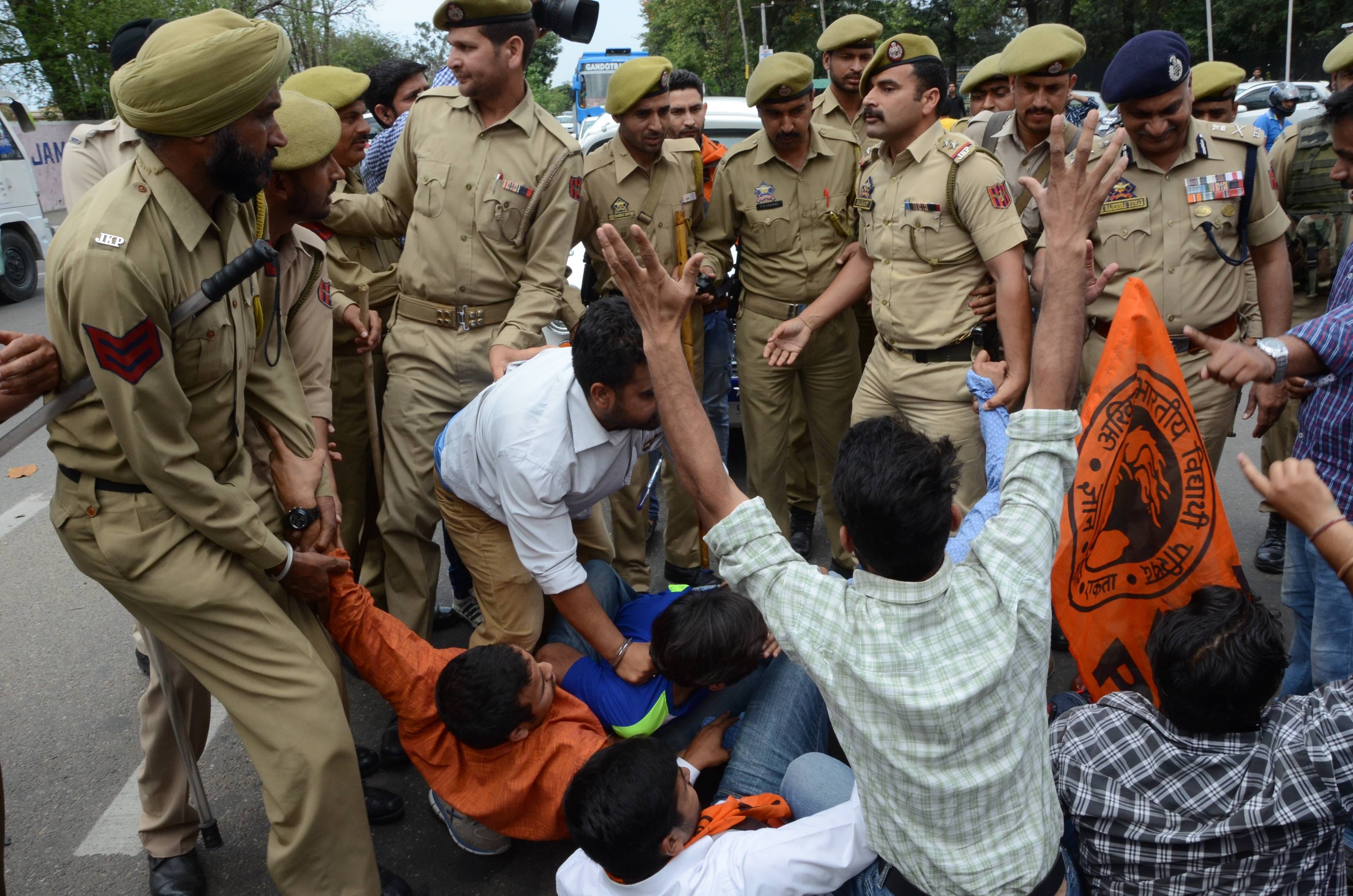protest over nit issued by jammu  university