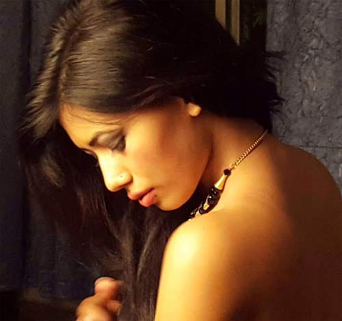 Rumoured Dabangg 3 actress Pearl Raah leaks topless picture