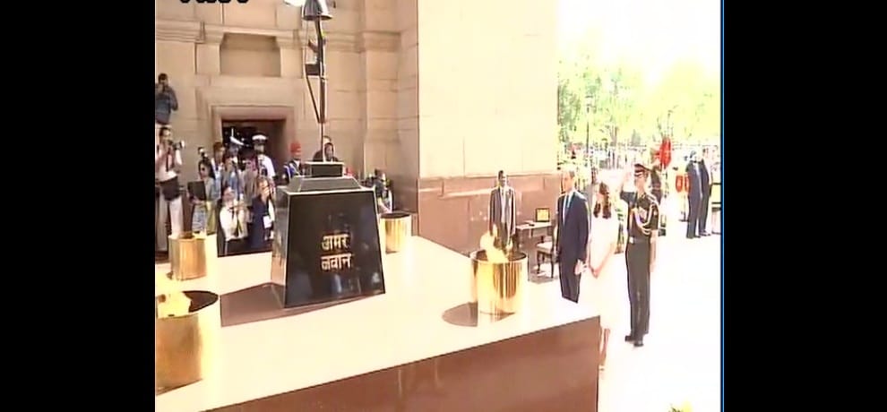 Duke & Duchess of Cambridge, Prince William & wife pay tribute at Amar Jawan Jyoti and gandhi smriti