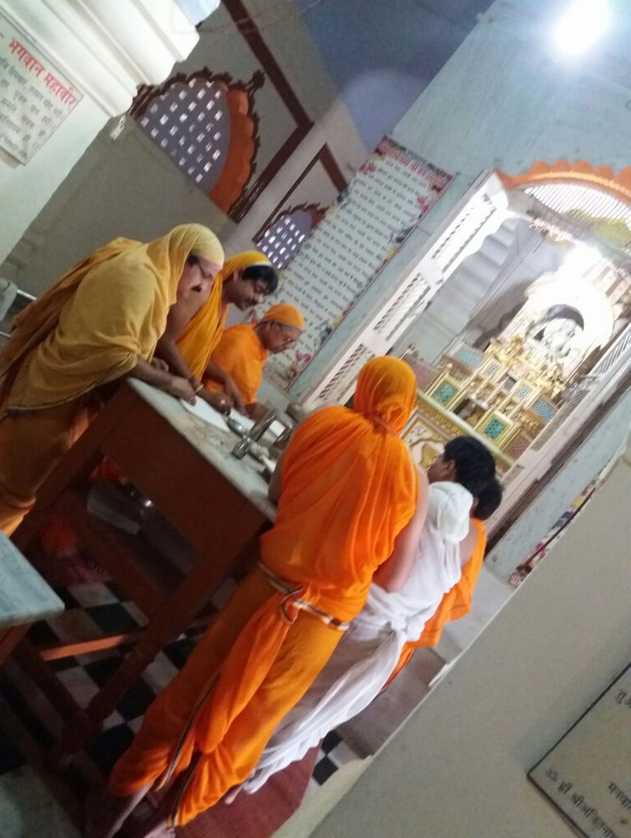 bhagavaan ajitanaath ka manaaya moksh kalyaanak