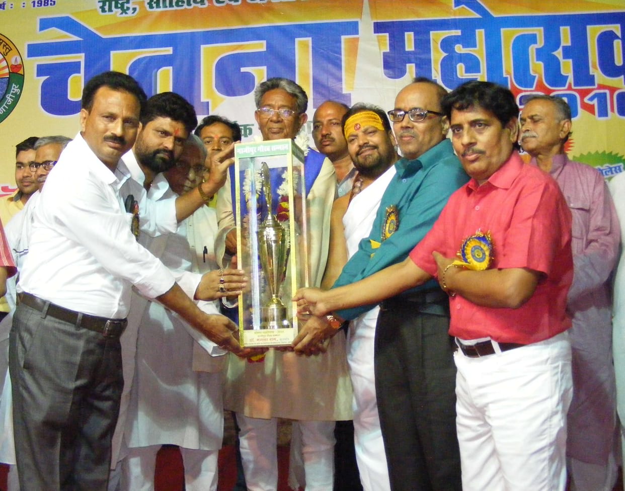  do. mangala raay ko gaajeepur gaurav sammaan DR. Mangala Rai, Gaurav Samman Gazipur