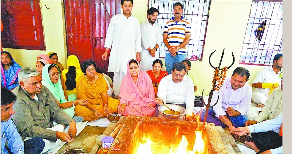 Secretary PK mahapatra,  with family visit kali mata mandir in kalka 