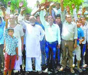 protest against shoddy construction