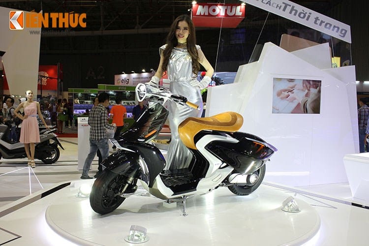 Meet the Dragonfly on Two-Wheels - Yamaha 04GEN