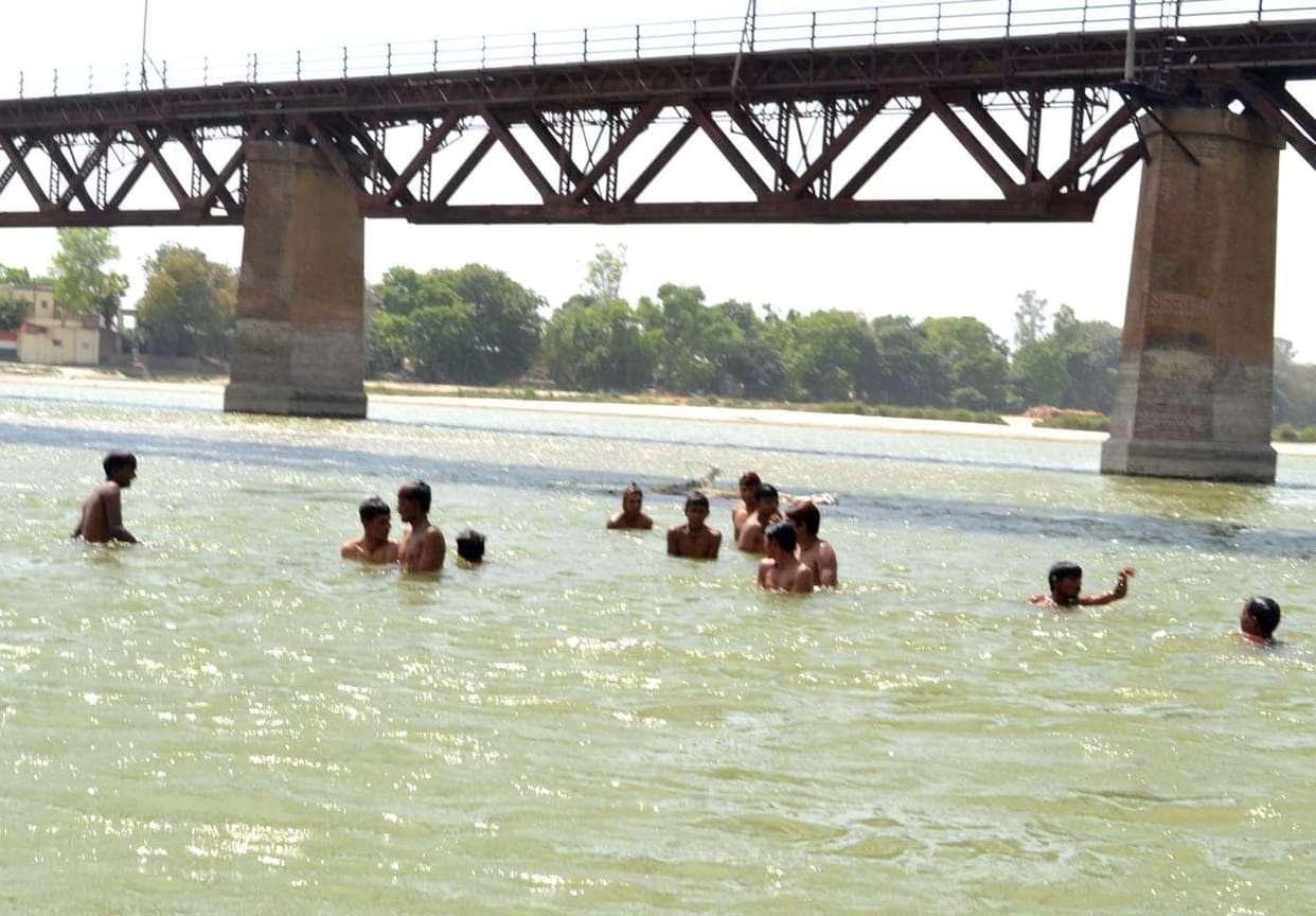Three student of polytechnic Washed away by the river, a death