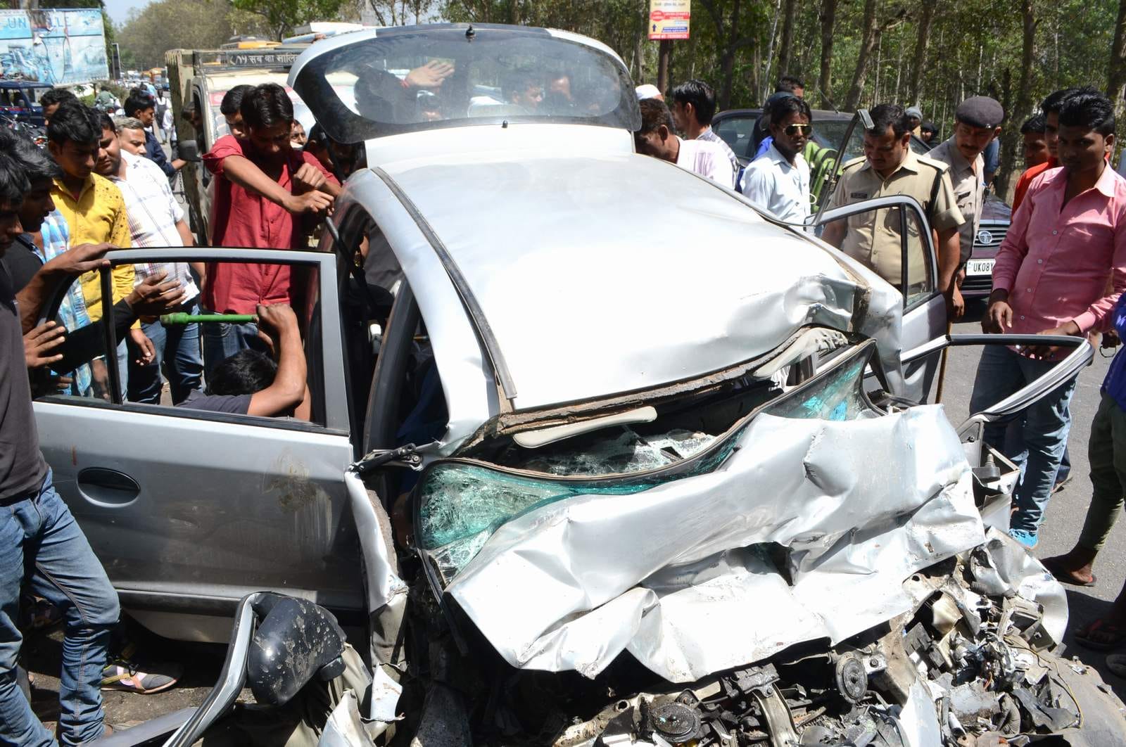 accident between car and truck, five people died.