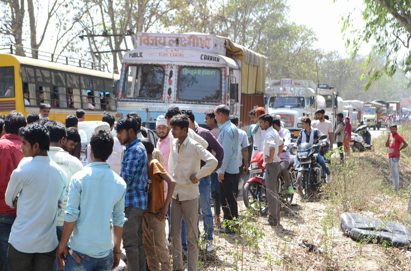 accident between car and truck, five people died.