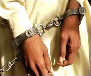 carrier arrested with 1.20 crore heroine