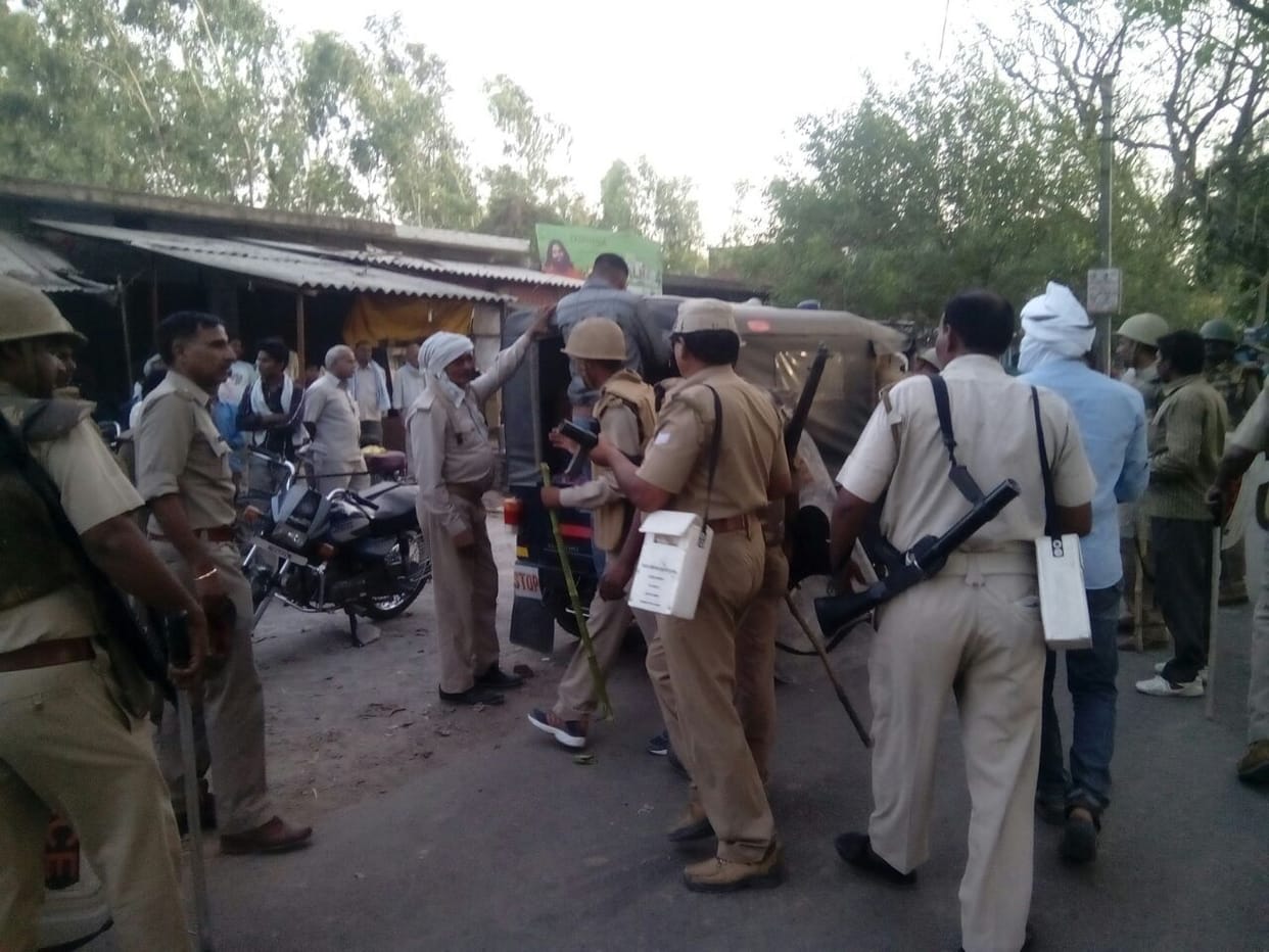 Attacked on police team, three injured