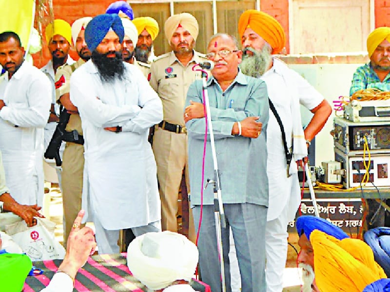 protest, protest in barnala, protest against kejriwal in barnala