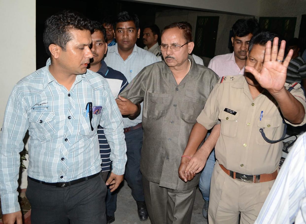 20 thousand bribe Market Committee secretary arrested