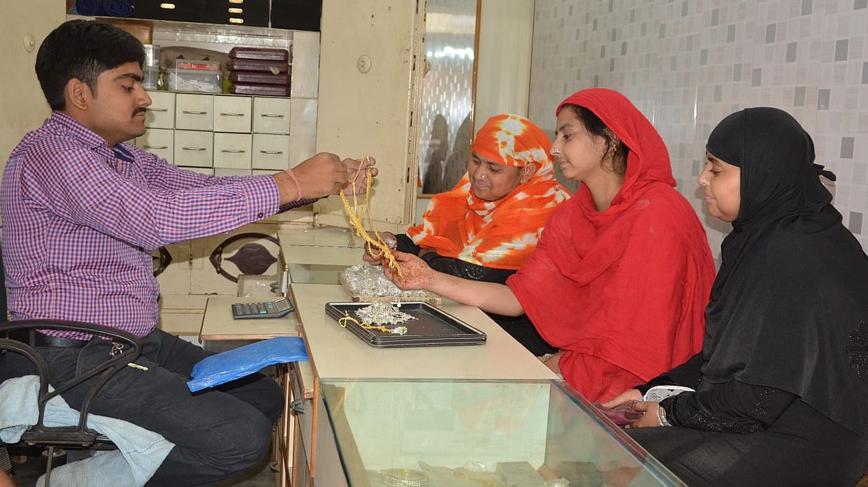 Bullion traders' strike off.