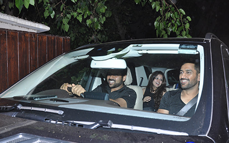 ms dhoni and sakshi dhoni meet Salman Khan at his Mumbai residence