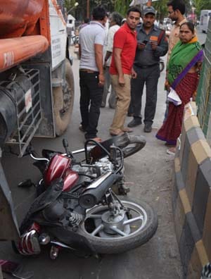Father and son hit by the tanker 