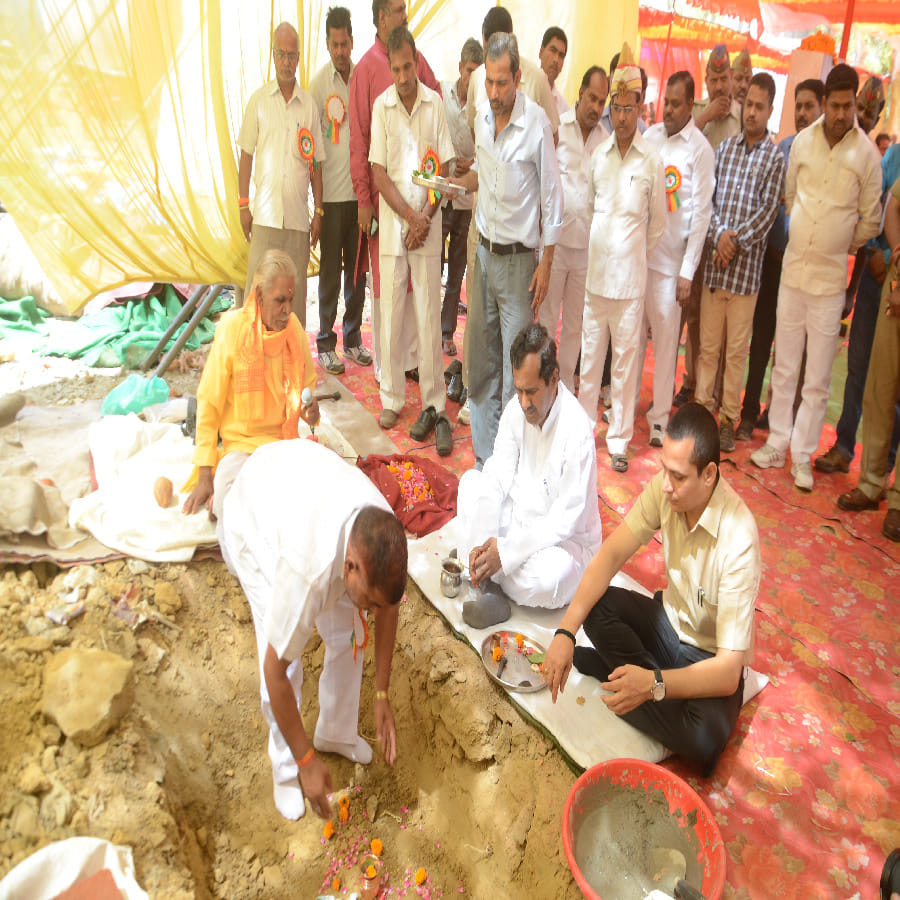 dm rajshekhar performs rituals for milk plant