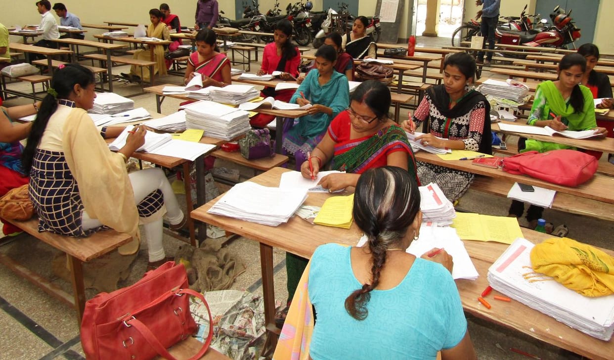 haeeskool ka moolyaankan hua samaapt