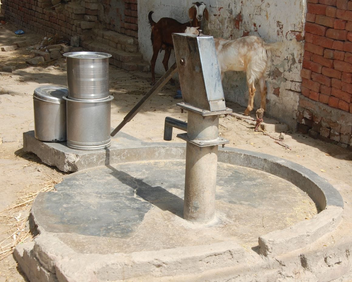 money without hand pump