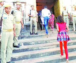 Barrier fell in Ayodhya, implement diversion route